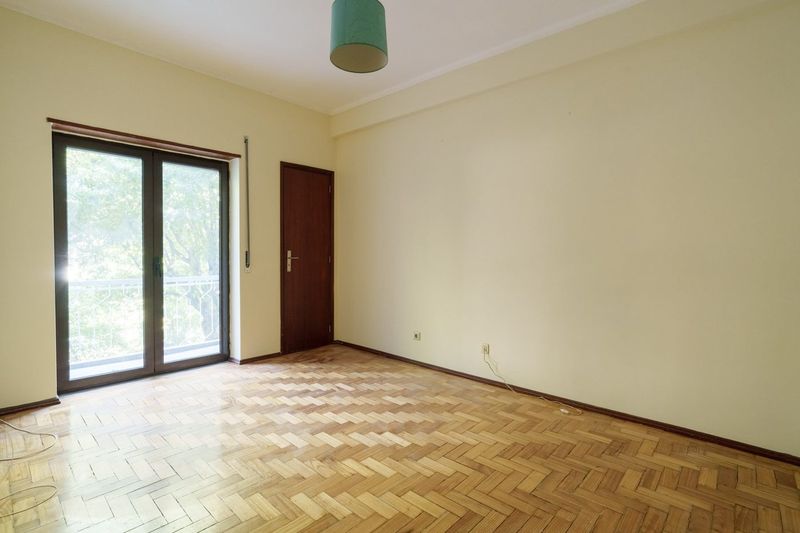 T2 da Rua dos Barbosas (1.º Dto): um quarto