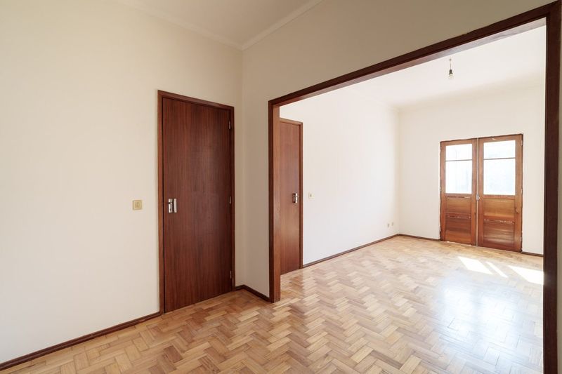 T2 da Rua dos Barbosas (1.º Esq): a sala